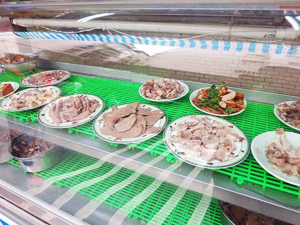 【新莊美食】阿明烏醋麵-美味的烏醋麵加骨仔肉湯