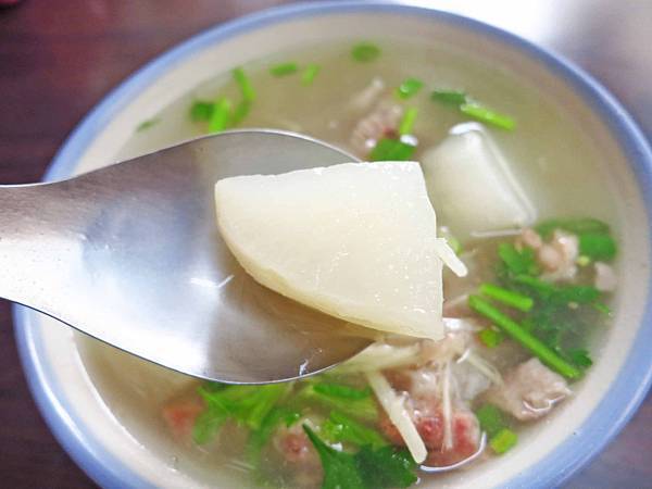 【新莊美食】阿明烏醋麵-美味的烏醋麵加骨仔肉湯