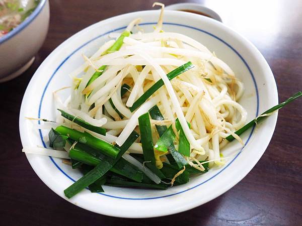 【新莊美食】阿明烏醋麵-美味的烏醋麵加骨仔肉湯
