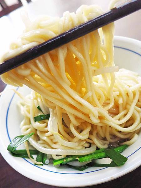 【新莊美食】阿明烏醋麵-美味的烏醋麵加骨仔肉湯