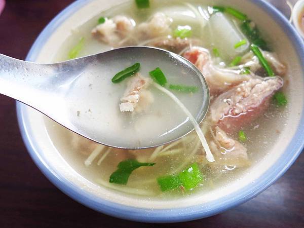 【新莊美食】阿明烏醋麵-美味的烏醋麵加骨仔肉湯