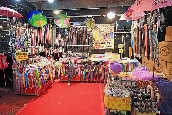 【台北童裝特賣會】儀大童裝年終廠拍特賣會，長袖、外套、羽絨外套……等，全面2.2折、3折、3.8折，今年台北最後一檔，品牌出清ELLE、SNOOPY......