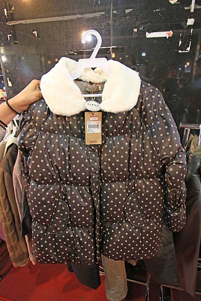 【台北童裝特賣會】儀大童裝年終廠拍特賣會，長袖、外套、羽絨外套……等，全面2.2折、3折、3.8折，今年台北最後一檔，品牌出清ELLE、SNOOPY......