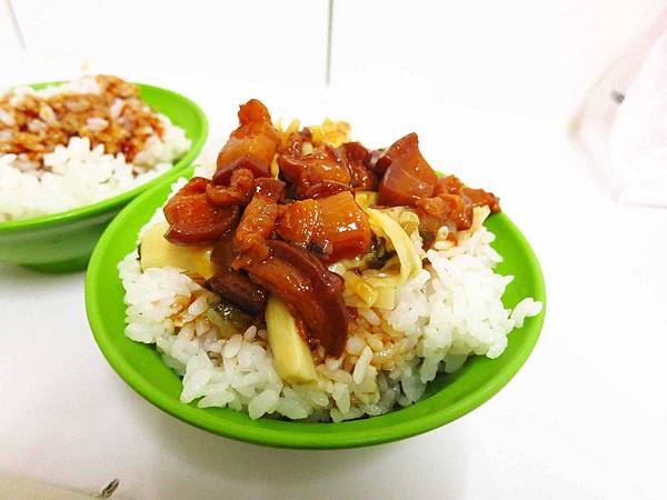 【三重美食】車路頭街魯肉飯-好吃的豬油拌飯