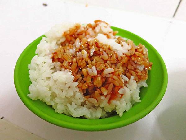 【三重美食】車路頭街魯肉飯-好吃的豬油拌飯 【三重美食】車路頭街魯肉飯-好吃的豬油拌飯