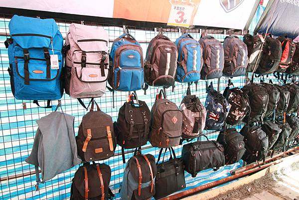 【清倉特賣會，全面３折起！！】Adidas、Nike、Puma、Kswiss數十種品牌，上百種款式品牌大出清，今年最後一檔，錯過就等明年，把握最後機會