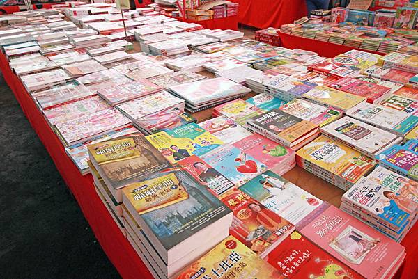 【清倉特賣會，全面３折起！！】Adidas、Nike、Puma、Kswiss數十種品牌，上百種款式品牌大出清，今年最後一檔，錯過就等明年，把握最後機會