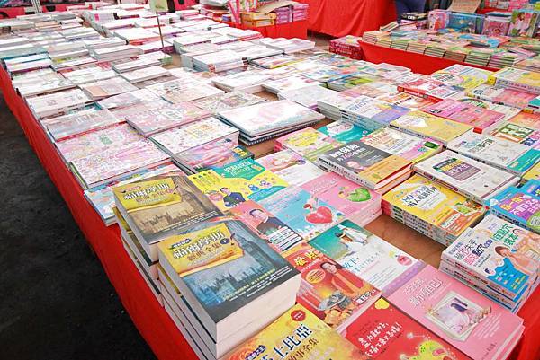 【清倉特賣會，全面３折起！！】Adidas、Nike、Puma、Kswiss數十種品牌，上百種款式品牌大出清，今年最後一檔，錯過就等明年，把握最後機會