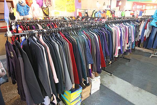 【林口特賣會】冬季上衣、發熱衣、長褲、防水厚外套、品牌鞋款、保暖衣物當季款式全面３折起！！