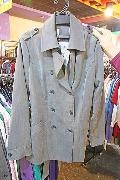 【林口特賣會】冬季上衣、發熱衣、長褲、防水厚外套、品牌鞋款、保暖衣物當季款式全面３折起！！