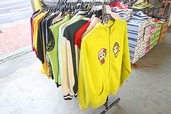 【林口特賣會】冬季上衣、發熱衣、長褲、防水厚外套、品牌鞋款、保暖衣物當季款式全面３折起！！