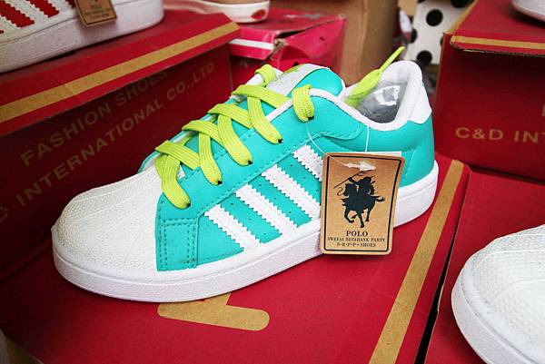 【林口特賣會】冬季上衣、發熱衣、長褲、防水厚外套、品牌鞋款、保暖衣物當季款式全面３折起！！