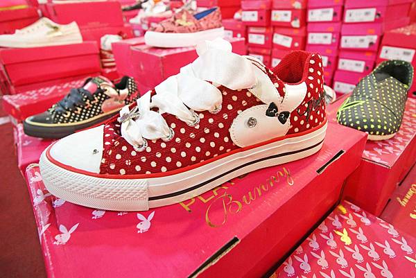 【林口特賣會】冬季上衣、發熱衣、長褲、防水厚外套、品牌鞋款、保暖衣物當季款式全面３折起！！