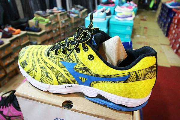 【林口特賣會】冬季上衣、發熱衣、長褲、防水厚外套、品牌鞋款、保暖衣物當季款式全面３折起！！