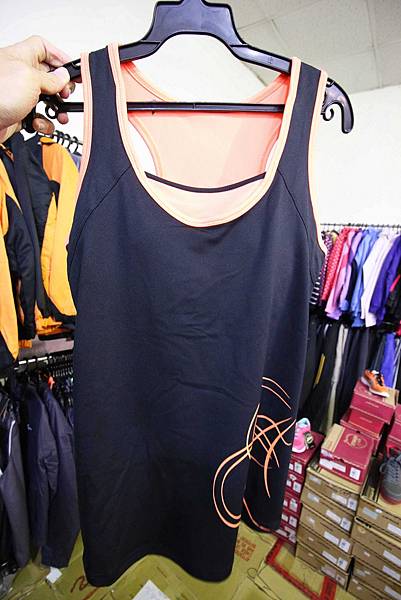 【林口特賣會】冬季上衣、發熱衣、長褲、防水厚外套、品牌鞋款、保暖衣物當季款式全面３折起！！