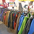 【林口特賣會】冬季上衣、發熱衣、長褲、防水厚外套、品牌鞋款、保暖衣物當季款式全面３折起！！