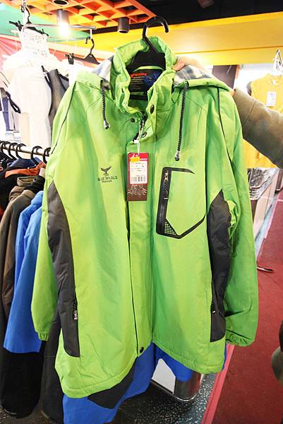 【林口特賣會】冬季上衣、發熱衣、長褲、防水厚外套、品牌鞋款、保暖衣物當季款式全面３折起！！