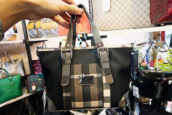 【林口特賣會】冬季上衣、發熱衣、長褲、防水厚外套、品牌鞋款、保暖衣物當季款式全面３折起！！