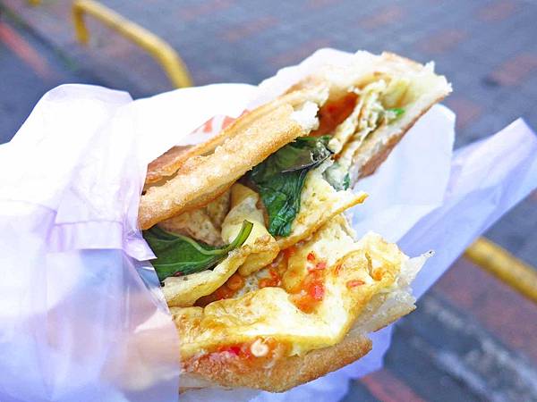 【三重美食】一品九層塔蔥油餅-228公園超人氣蔥油餅 【三重美食】一品九層塔蔥油餅-228公園超人氣蔥油餅