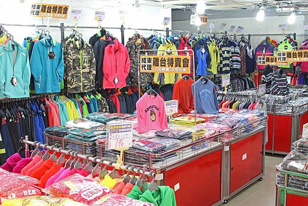 【英國品牌結束代理全面１折起！！】防水、防風、透氣、抗UV、三層可拆登山等級外套、時尚格子襯衫，全面出清大特賣，下殺不到千元，年末最後一檔