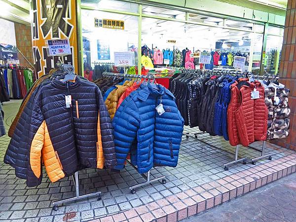 【英國品牌結束代理全面１折起！！】防水、防風、透氣、抗UV、三層可拆登山等級外套、時尚格子襯衫，全面出清大特賣，下殺不到千元，年末最後一檔
