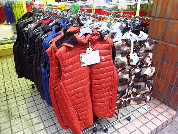 【英國品牌結束代理全面１折起！！】防水、防風、透氣、抗UV、三層可拆登山等級外套、時尚格子襯衫，全面出清大特賣，下殺不到千元，年末最後一檔