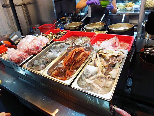 【三重美食】上味海產麵-滿滿食材的海鮮湯 【三重美食】上味海產麵-滿滿食材的海鮮湯