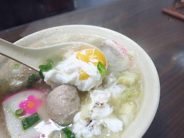 【三重美食】上味海產麵-滿滿食材的海鮮湯 【三重美食】上味海產麵-滿滿食材的海鮮湯