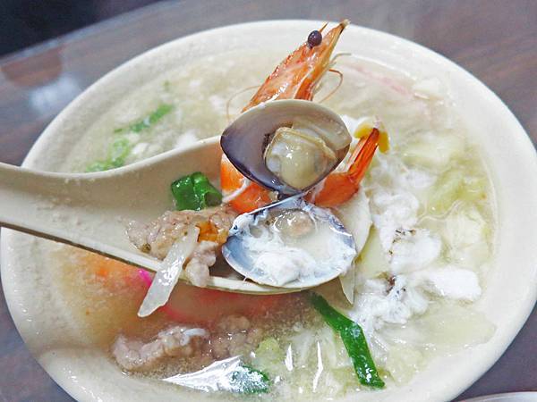 【三重美食】上味海產麵-滿滿食材的海鮮湯 【三重美食】上味海產麵-滿滿食材的海鮮湯