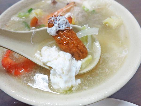 【三重美食】上味海產麵-滿滿食材的海鮮湯 【三重美食】上味海產麵-滿滿食材的海鮮湯