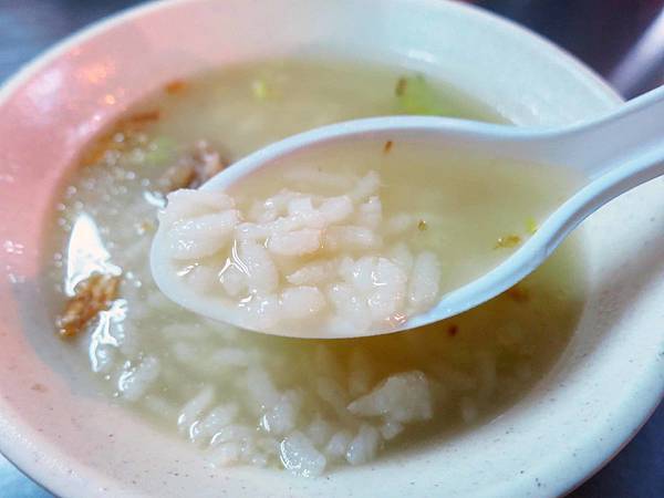 【台北萬華美食】大胖肉粥-15元超便宜銅板美食