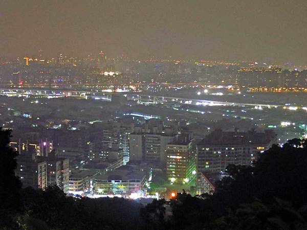 【台北旅遊】瓊仔湖登山步道-台北美麗夜景、約會聖地最佳選擇