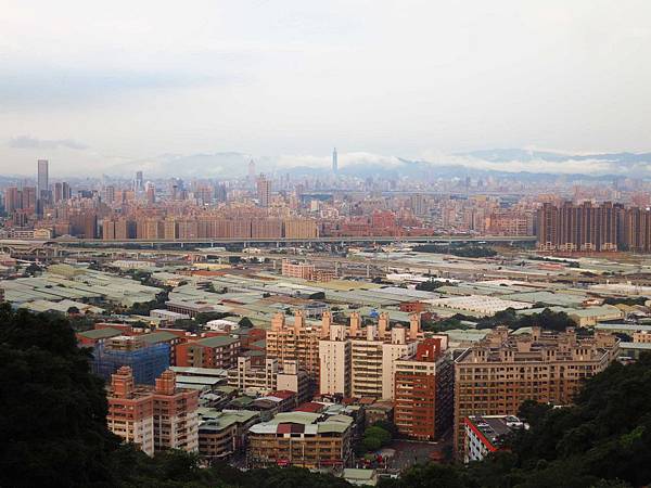 【台北旅遊】瓊仔湖登山步道-台北美麗夜景、約會聖地最佳選擇