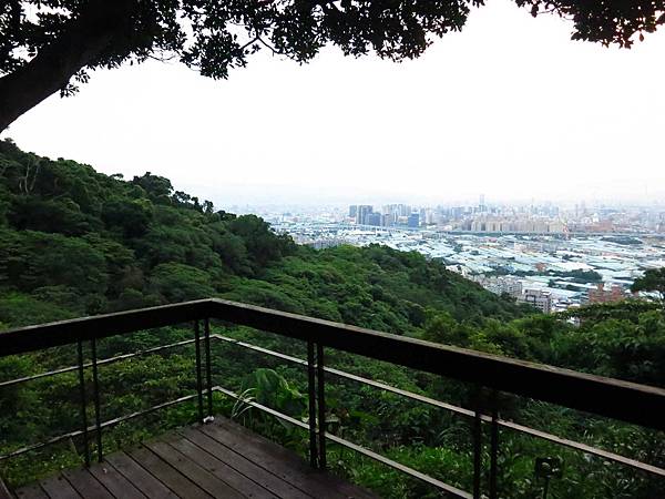 【台北旅遊】瓊仔湖登山步道-台北美麗夜景、約會聖地最佳選擇