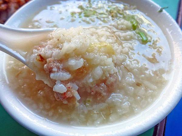 【三重美食】大同南路香菇肉粥-市場裡的美食