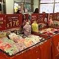 【網路知名品牌特賣會】PUZZLE 拍手國際男裝、女裝、童裝T恤下殺50元、毛衣、防風外套100元、授權卡通圖案上衣199起，全面清出價！！