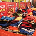 【網路知名品牌特賣會】PUZZLE 拍手國際男裝、女裝、童裝T恤下殺50元、毛衣、防風外套100元、授權卡通圖案上衣199元起，全面清出價！！