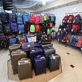 【英國品牌結束代理全面１折起！！】防水防風、透氣、抗UV、登山等級外套、時尚格子襯衫、品牌包包，全面出清大特賣，下殺不到千元，年末最後一檔