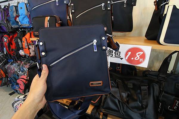 【英國品牌結束代理全面１折起！！】防水防風、透氣、抗UV、登山等級外套、時尚格子襯衫、品牌包包，全面出清大特賣，下殺不到千元，年末最後一檔