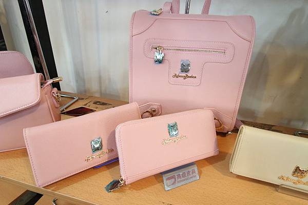 【英國品牌結束代理全面１折起！！】防水防風、透氣、抗UV、登山等級外套、時尚格子襯衫、品牌包包，全面出清大特賣，下殺不到千元，年末最後一檔