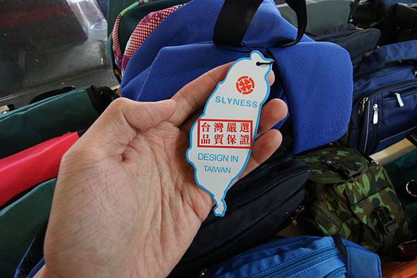 【英國品牌結束代理全面１折起！！】防水防風、透氣、抗UV、登山等級外套、時尚格子襯衫、品牌包包，全面出清大特賣，下殺不到千元，年末最後一檔