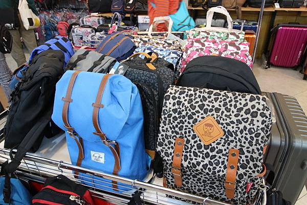 【英國品牌結束代理全面１折起！！】防水防風、透氣、抗UV、登山等級外套、時尚格子襯衫、品牌包包，全面出清大特賣，下殺不到千元，年末最後一檔