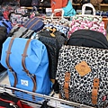 【英國品牌結束代理全面１折起！！】防水防風、透氣、抗UV、登山等級外套、時尚格子襯衫、品牌包包，全面出清大特賣，下殺不到千元，年末最後一檔