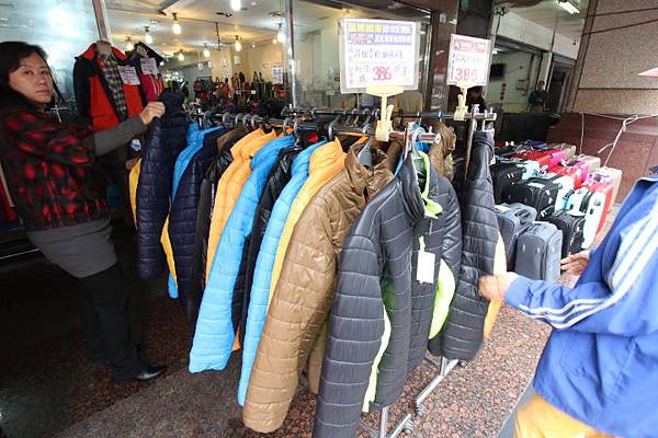 【英國品牌結束代理全面１折起！！】防水防風、透氣、抗UV、登山等級外套、時尚格子襯衫、品牌包包，全面出清大特賣，下殺不到千元，年末最後一檔【英國品牌結束代理全面１折起！！】防水防風、透氣、抗UV、登山等級外套、時尚格子襯衫、品牌包包，全面出清大特賣，下殺不到千元，年末最後一檔