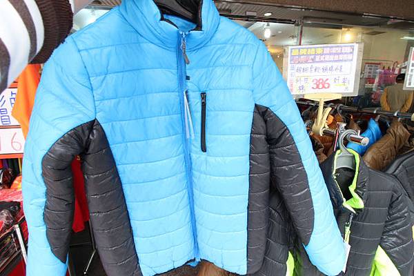 【英國品牌結束代理全面１折起！！】防水防風、透氣、抗UV、登山等級外套、時尚格子襯衫、品牌包包，全面出清大特賣，下殺不到千元，年末最後一檔