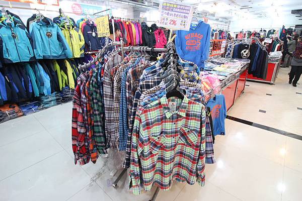 【英國品牌結束代理全面１折起！！】防水防風、透氣、抗UV、登山等級外套、時尚格子襯衫、品牌包包，全面出清大特賣，下殺不到千元，年末最後一檔