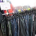 【英國品牌結束代理全面１折起！！】防水防風、透氣、抗UV、登山等級外套、時尚格子襯衫、品牌包包，全面出清大特賣，下殺不到千元，年末最後一檔