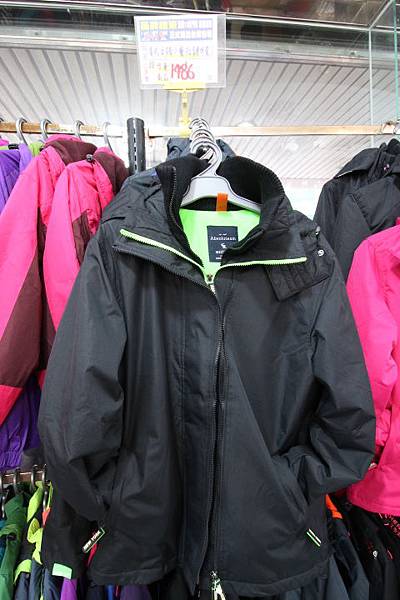 【英國品牌結束代理全面１折起！！】防水防風、透氣、抗UV、登山等級外套、時尚格子襯衫、品牌包包，全面出清大特賣，下殺不到千元，年末最後一檔