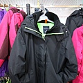 【英國品牌結束代理全面１折起！！】防水防風、透氣、抗UV、登山等級外套、時尚格子襯衫、品牌包包，全面出清大特賣，下殺不到千元，年末最後一檔