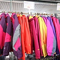 【英國品牌結束代理全面１折起！！】防水防風、透氣、抗UV、登山等級外套、時尚格子襯衫、品牌包包，全面出清大特賣，下殺不到千元，年末最後一檔